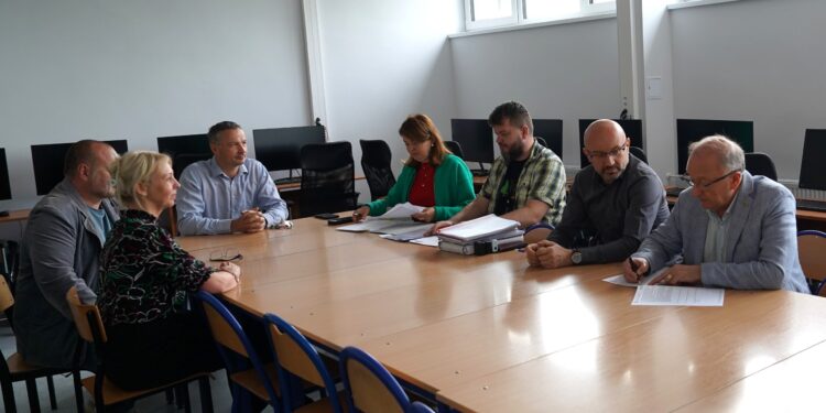 Oficjalne przekazanie placu budowy. Rusza ważna inwestycja w ZSZiL w Zgorzelcu za ponad 7,5 mln złotych