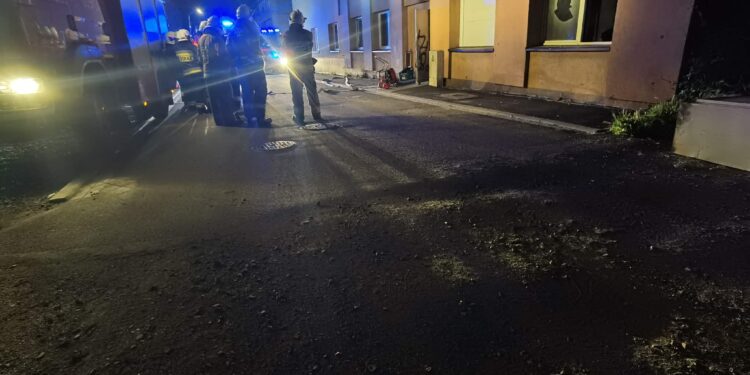 Nocny pożar w Pieńsku. Ewakuacja mieszkańców z budynku wielorodzinnego