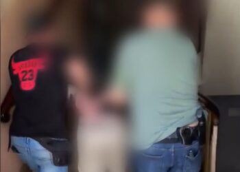 Ukrywali się w komórce. Jeden usłyszał zarzuty za włamania, drugi za za posiadanie narkotyków i paserstwo