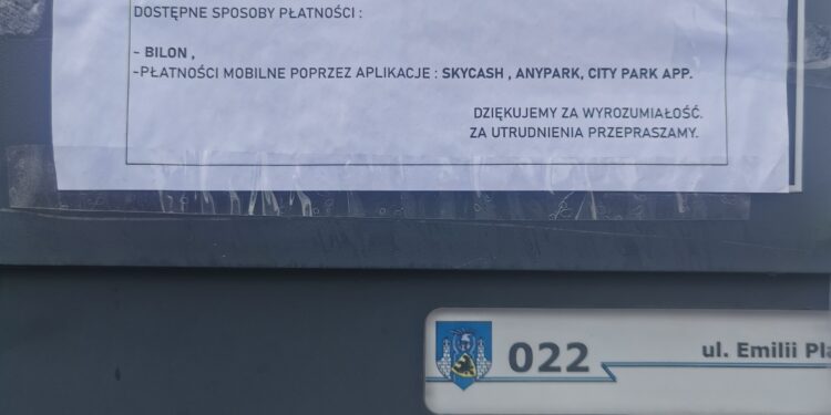 Problemy z płatnością kartą w parkomatach w Zgorzelcu. Kierowcy powinni mieć przy sobie gotówkę