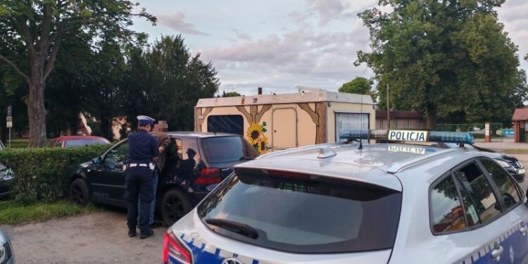 Ponad 2,5 promila, sądowy zakaz i jazda slalomem. Dzięki zgłoszeniu nie doszło do tragedii
