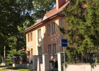 Odwiedził znajomą, a gdy zasnęła, okradł jej dom. Straty sięgnęły 6 tys. zł