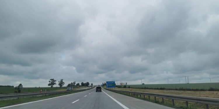 Utrudnienia na A4 w kierunku Zgorzelca. Trwa naprawa nawierzchni