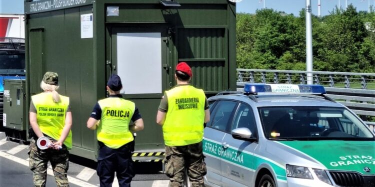 Rok tymczasowych kontroli na granicy z Niemcami – blisko milion skontrolowanych osób i setki udaremnionych naruszeń prawa