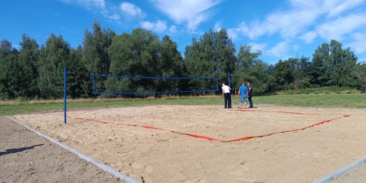 Nowe boisko do siatkówki plażowej we Wrociszowie Dolnym