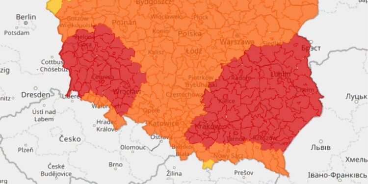 Uwaga na burze! W najbliższych godzinach na terenie województwa będą obowiązywać ostrzeżenia!