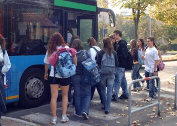 Darmowe przejazdy dla uczniów w powiecie zgorzeleckim? Jest wniosek, starostwo analizuje możliwości