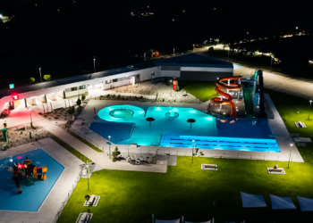 Aquatynia otwarta do północy! Dziś nocne pływanie z DJ-em