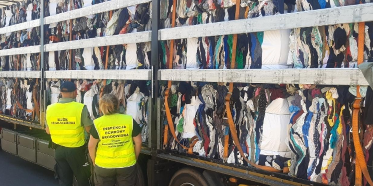 Jędrzychowice: KAS zatrzymała nielegalny transport 25 ton odpadów