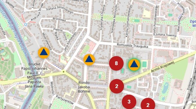 Punkty schronienia w Zgorzelcu. Pojechaliśmy je sprawdzić. Prywatny dom, zamknięta brama i brak oznaczeń