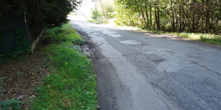 Przekazano plac budowy pod przebudowę drogi powiatowej w Studniskach Dolnych
