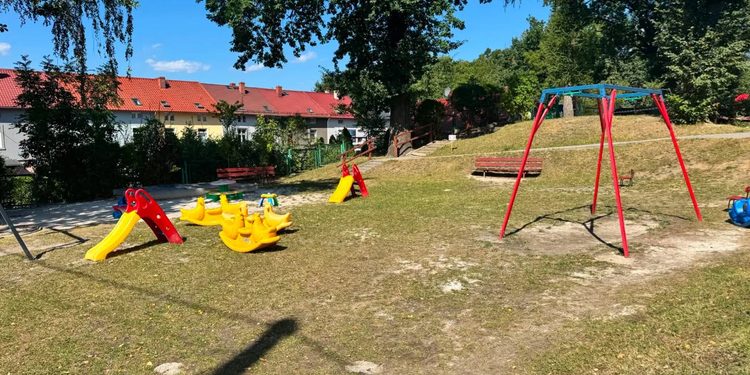 Nowy plac zabaw przy żłobku w Bogatyni. Podpisano umowę na realizację inwestycji