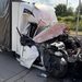 Wypadek na A4 przy granicy. Bus dostawczy uderzył w ciężarówkę
