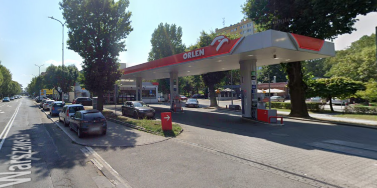 Nocny zakaz sprzedaży alkoholu na stacji przy Warszawskiej – jest petycja mieszkańców i interpelacja radnej