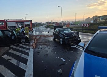 Wypadek na drodze krajowej nr 94 w Jędrzychowicach. Cztery osoby trafiły do szpitala