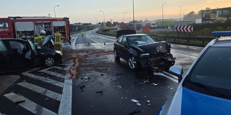 Wypadek na drodze krajowej nr 94 w Jędrzychowicach. Cztery osoby trafiły do szpitala