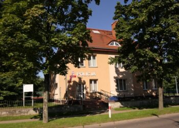 Poszukiwany 48-latek zatrzymany przez dzielnicowych z Pieńska