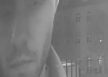 Policja szuka mężczyzny ze zdjęć. Miał nadać psychotropy w przesyłce kurierskiej