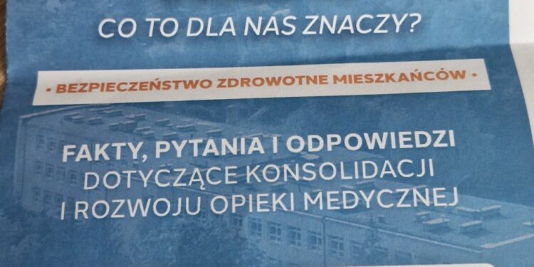 Ulotka na temat połączenia szpitala w Bogatyni ze szpitalami w Bolesławcu i Zgorzelcu trafiła do skrzynek mieszkańców