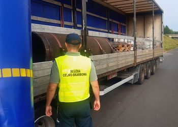 Transport ponad 21 ton odpadów z Niemiec zatrzymany przez KAS
