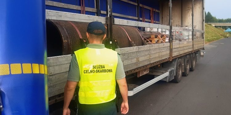 Transport ponad 21 ton odpadów z Niemiec zatrzymany przez KAS