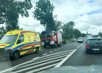 Seat uderzył w Renault i dachował. Wypadek na DK30 w Łagowie