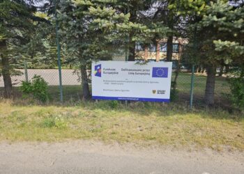 Plac budowy przekazany. Rusza budowa boisk wielofunkcyjnych w Osieku Łużyckim