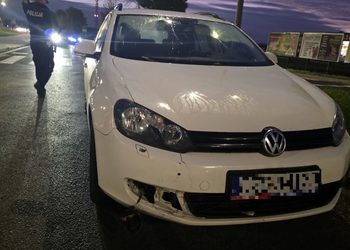 Potrącenie seniora na przejściu dla pieszych w Zgorzelcu. Mężczyzna z obrażeniami trafił do szpitala