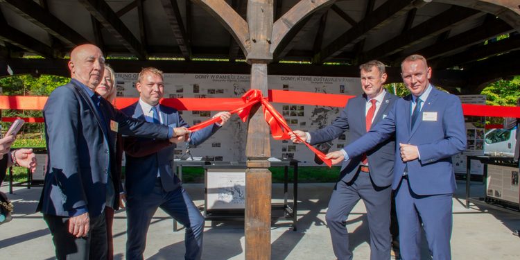 Otwarcie Strażnicy Pamięci w Wigancicach Żytawskich